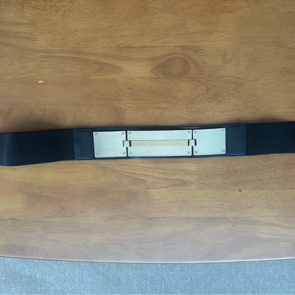 BCBGMaxAzria Black and Gold Belt - Picture 6 of 6